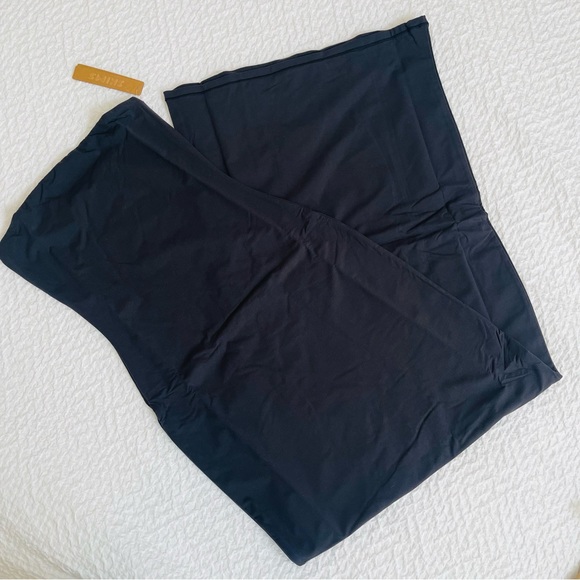 SKIMS 🖤 Fits Everybody Tube Dress - Picture 11 of 16